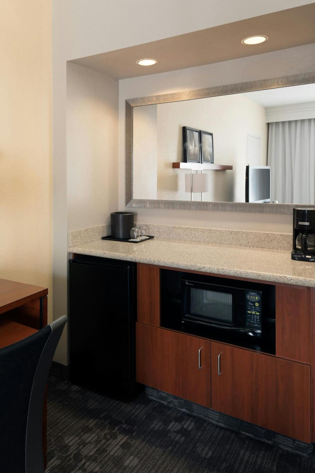Courtyard By Marriott Denver Central Park Esterno foto