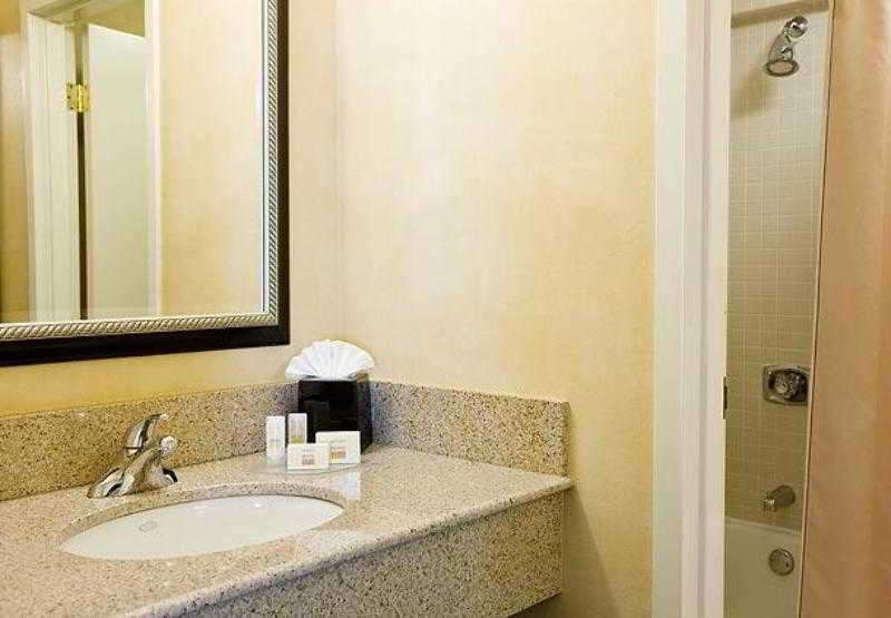 Courtyard By Marriott Denver Central Park Esterno foto